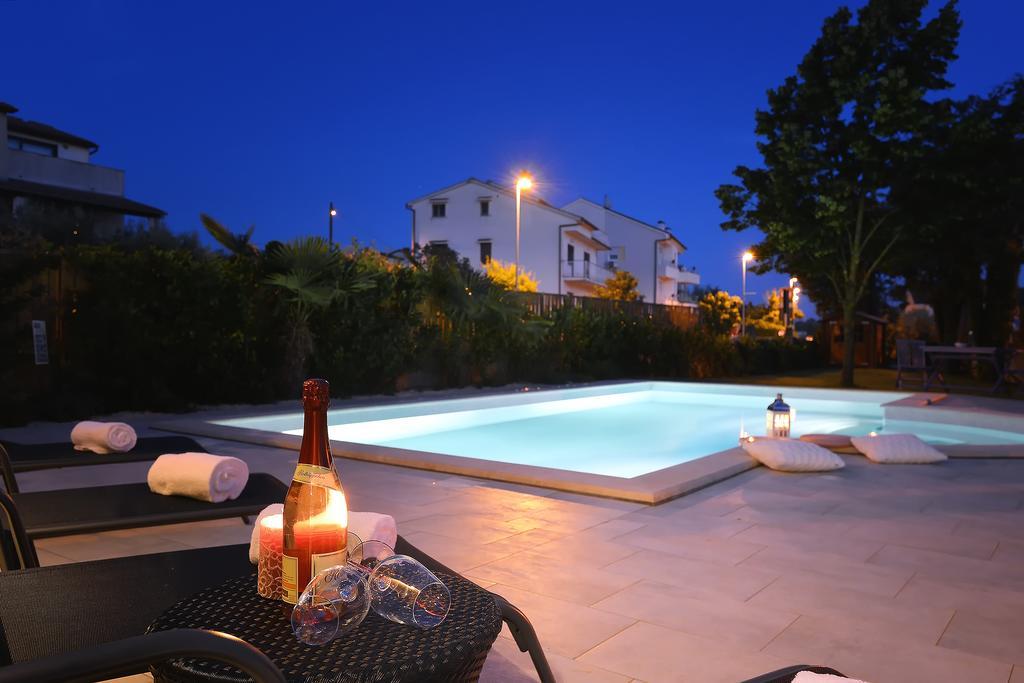 Villa Andrija Family Dream With Heated Pool At The Sea With Beautiful Garden, Outside Cinema And Kids Playground Fažana Zewnętrze zdjęcie