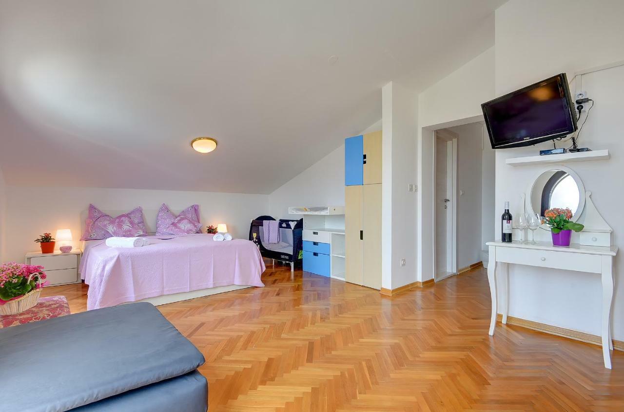 Villa Andrija Family Dream With Heated Pool At The Sea With Beautiful Garden, Outside Cinema And Kids Playground Fažana Zewnętrze zdjęcie