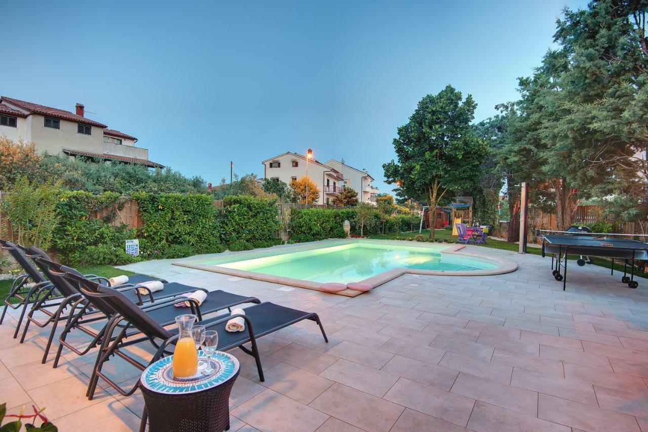 Villa Andrija Family Dream With Heated Pool At The Sea With Beautiful Garden, Outside Cinema And Kids Playground Fažana Zewnętrze zdjęcie