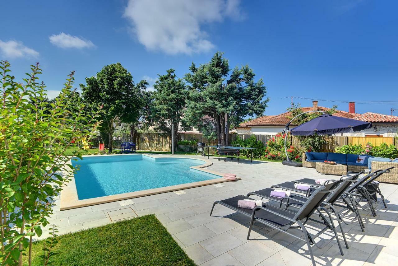 Villa Andrija Family Dream With Heated Pool At The Sea With Beautiful Garden, Outside Cinema And Kids Playground Fažana Zewnętrze zdjęcie
