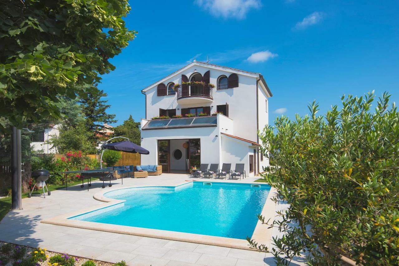 Villa Andrija Family Dream With Heated Pool At The Sea With Beautiful Garden, Outside Cinema And Kids Playground Fažana Zewnętrze zdjęcie